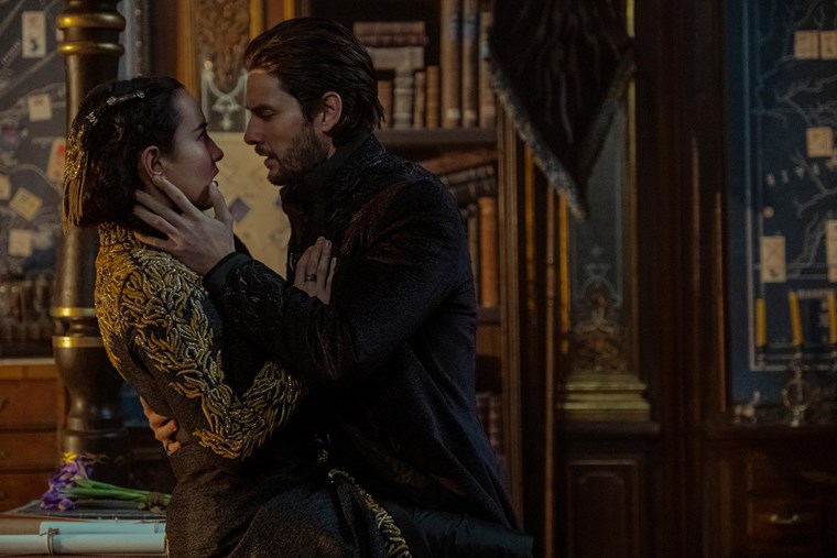 Όλοι βλέπουν το Shadow and Bone, το 'Game of Thrones του Netflix'