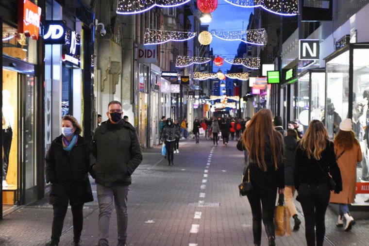 Κορονοϊός: Νέο αρνητικό ρεκόρ με 35.580 κρούσματα