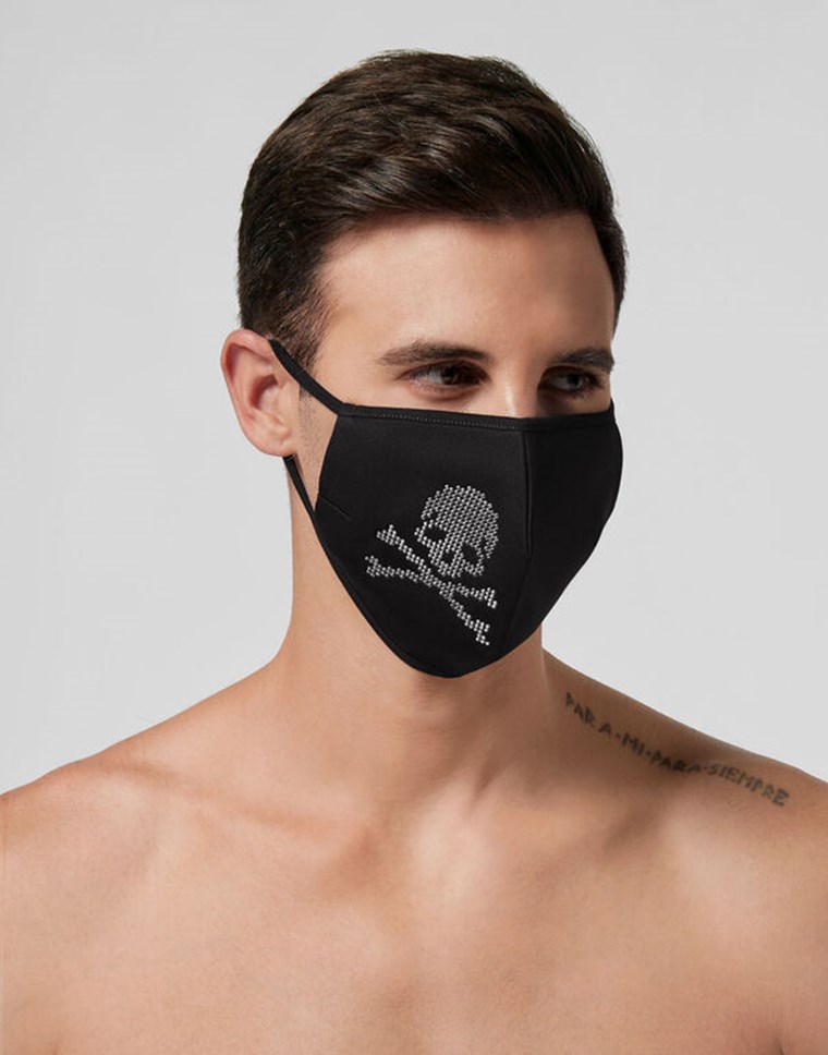 Μάσκες προστασίας με επώνυμη υπογραφή