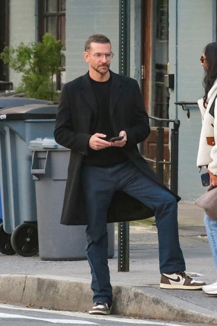 1200 ευρώ και κάτι για τα Air Jordans του Bradley Cooper