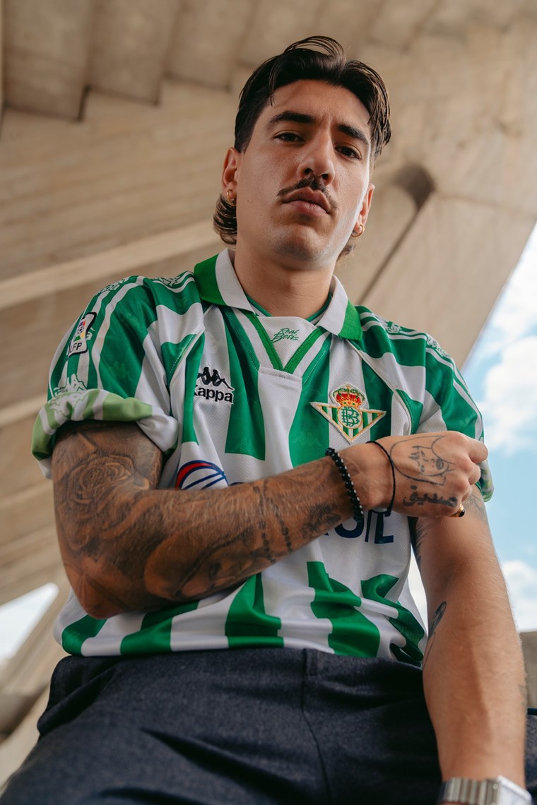 Héctor Bellerín σε vintage ποδοσφαιρικό στυλ