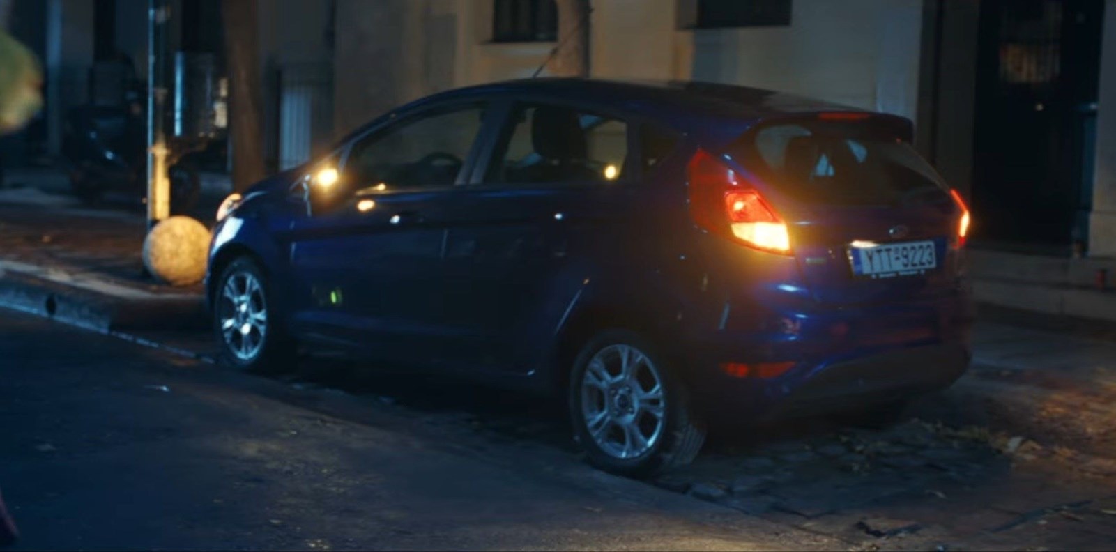 Εκπληκτική ελληνική διαφήμιση της Toyota με αυτοκίνητο της Ford