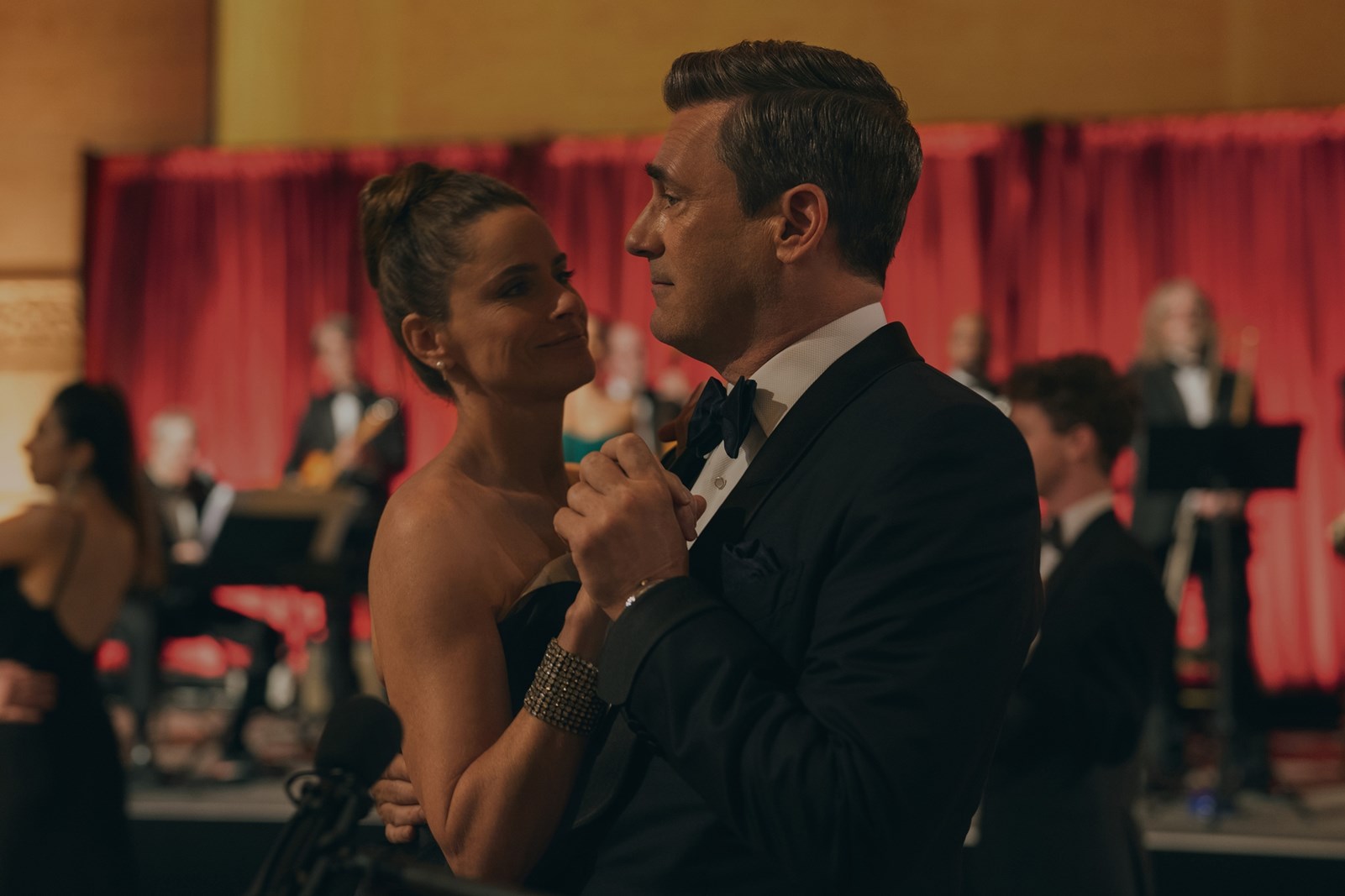 Your Friends & Neighbors: Η πιο σκοτεινή ανδρική ιστορία της χρονιάς