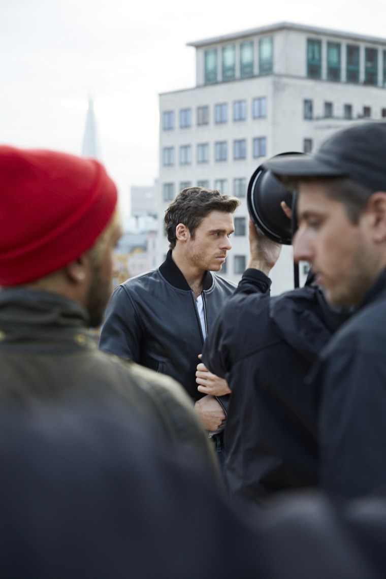 O Richard Madden στη νέα καμπάνια CK Defy 3