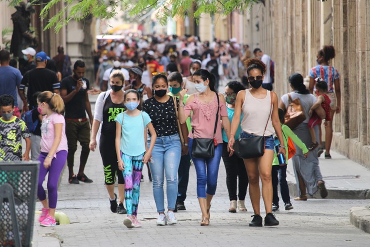 Κορονοϊός: Εκτόξευση με 3.565 νέα κρούσματα