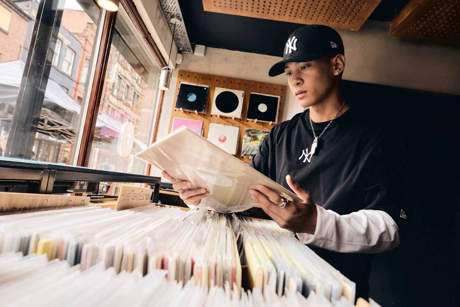 M-Crown: Η νέα εποχή ενός κλασικού