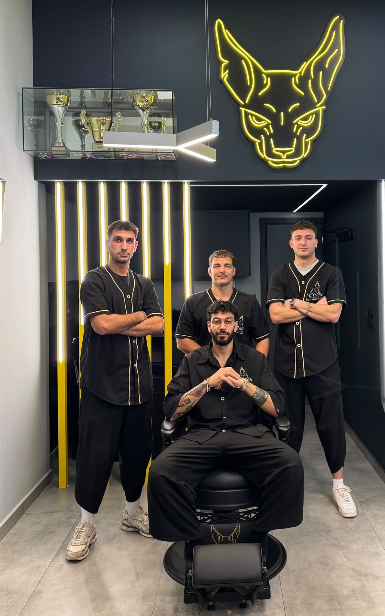 Ο Μόκκα Χασανίν με τους συνεργάτες του.