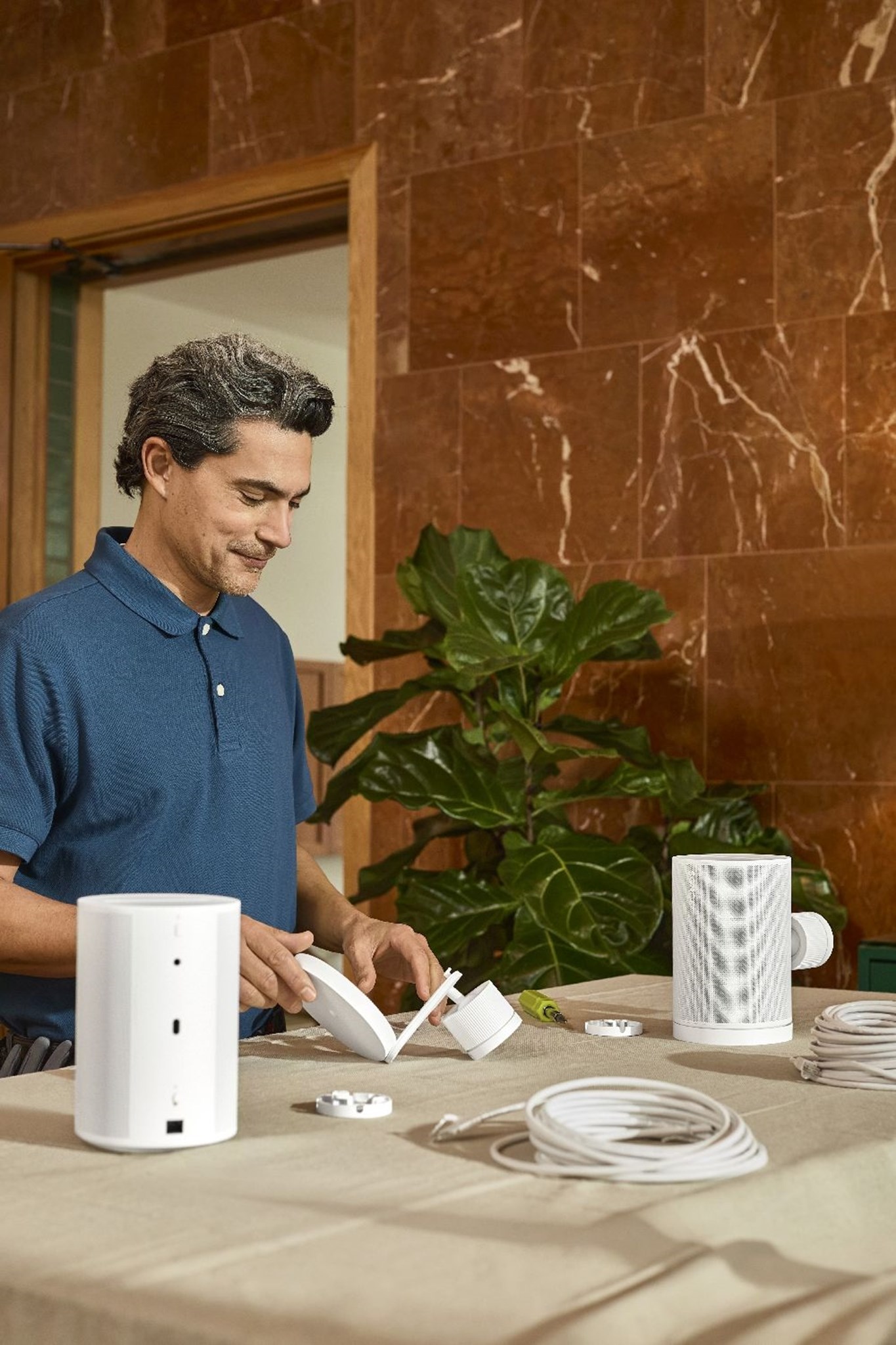 Η Sonos λανσάρει το Era 100 Pro, την πρώτη της πρόταση για επαγγελματική εγκατάσταση