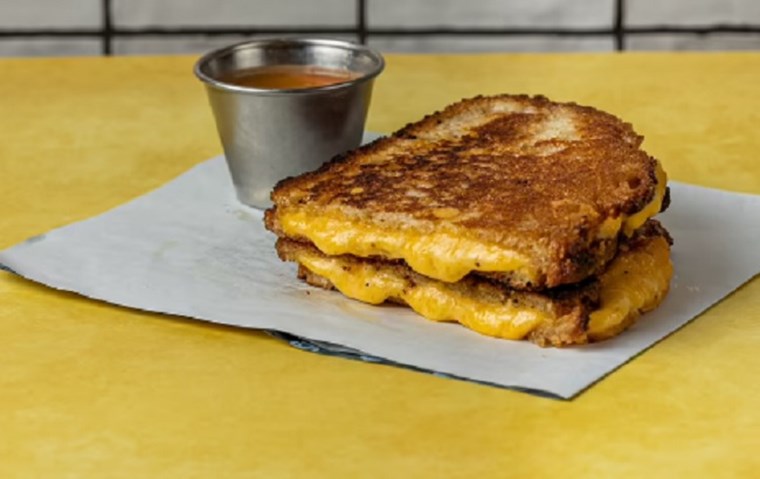 ΤΟ GRILLED CHEESE SANDWICH ΤΟΥ SMASH N' BUN