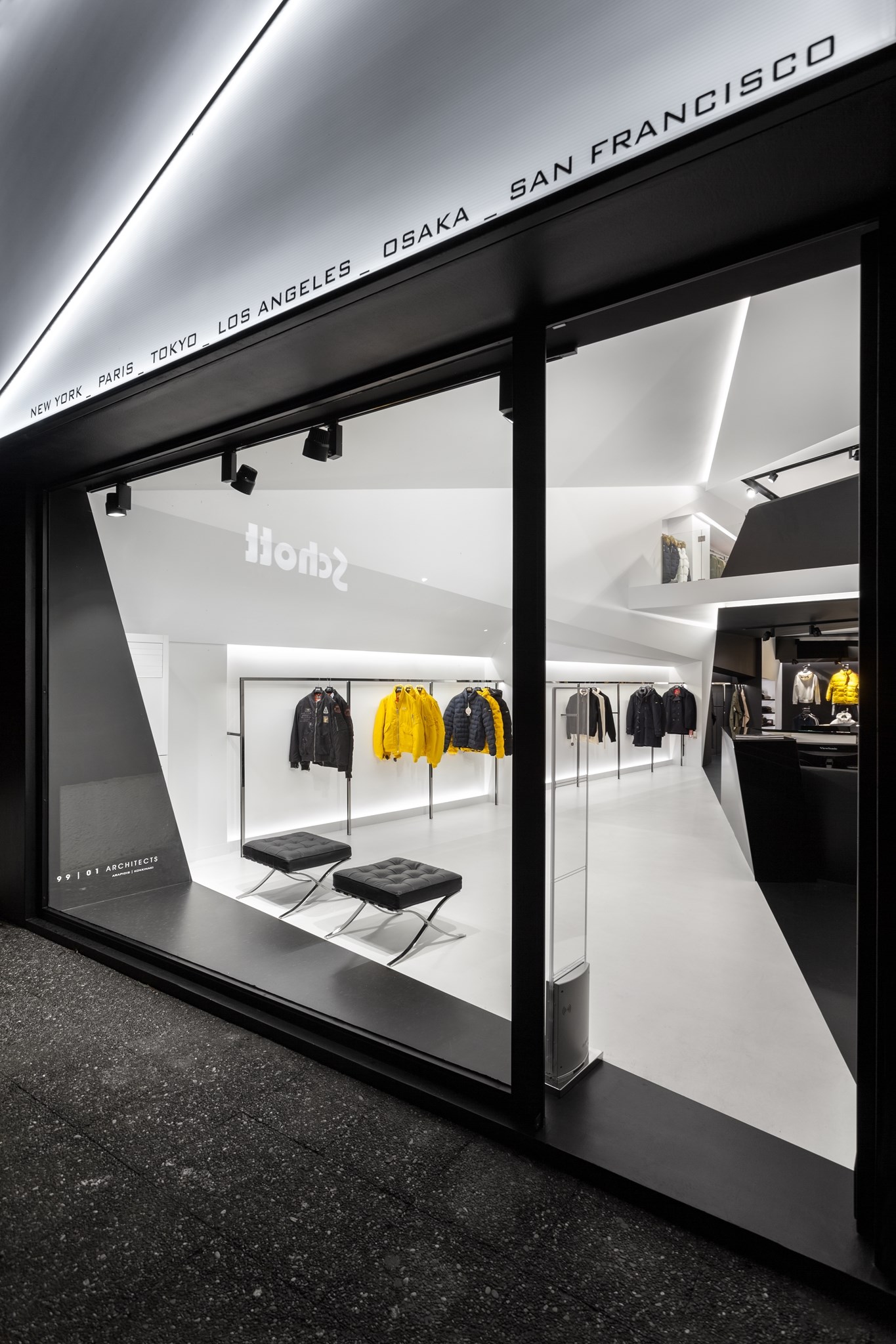 Στο εμβληματικό SCHOTT NYC flagship store στη Γλυφάδα βρίσκεις την αθηναϊκή κομψότητα στα καλύτερά της