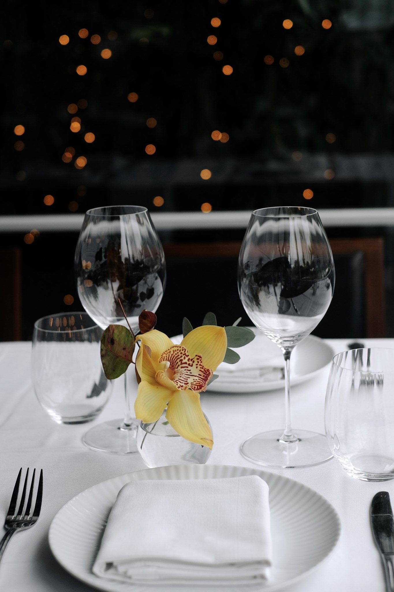 Στο Vezene στρώνουν ένα από τα κορυφαία κυριακάτικα τραπέζια της Αθήνας