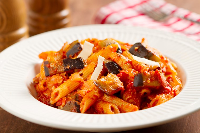 Pasta alla Norma, όπως θα την έτρωγες στη Σικελία