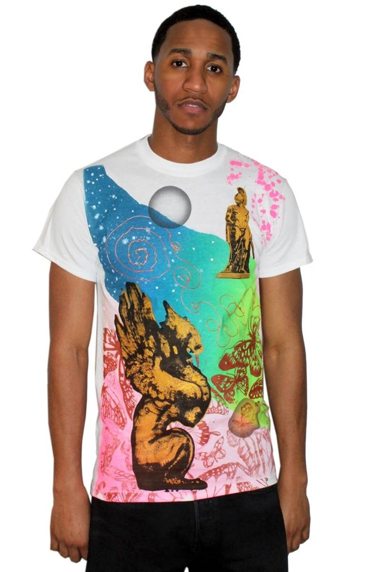 MAN WITH T-SHIRT