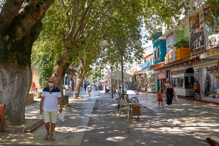 Κορονοϊός: 2.794 κρούσματα, 6 θάνατοι και 132 διασωληνωμένοι