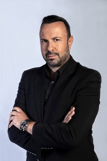 Ο Τάσος Τρύφωνος είναι ο δυνατότερος κρίκος της ελληνικής τηλεόρασης