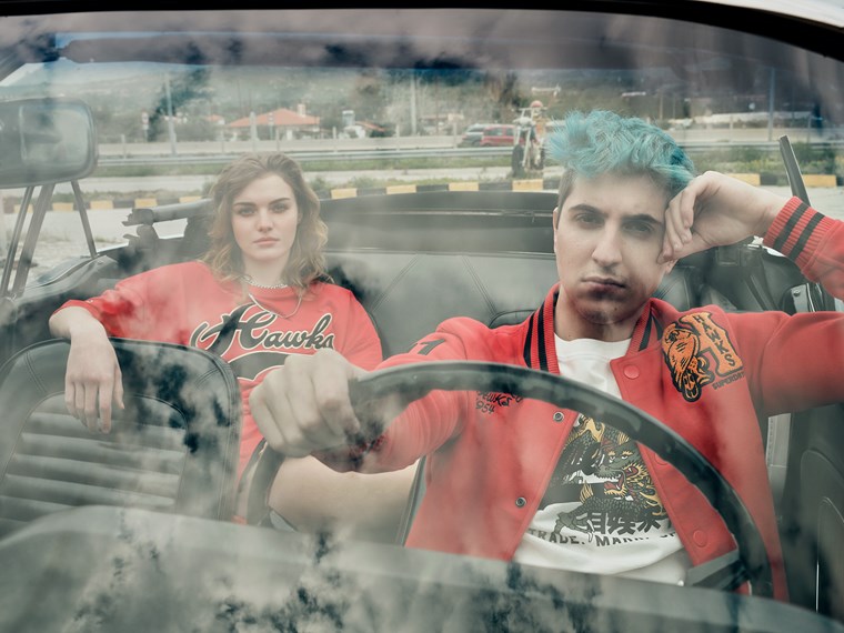 Ο Good Job Nicky ζει το καλοκαιρινό όνειρο της Superdry