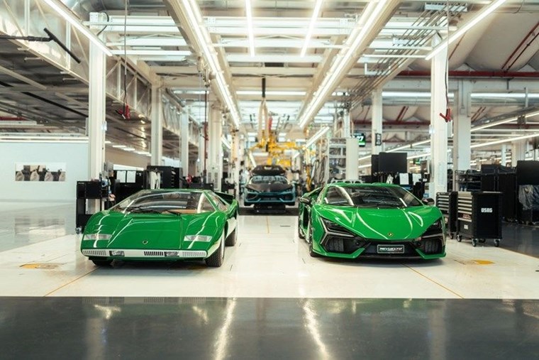 H Lamborghini Countach γίνεται 50 ετών και επιστρέφει στην παραγωγή (εικόνες, video)
