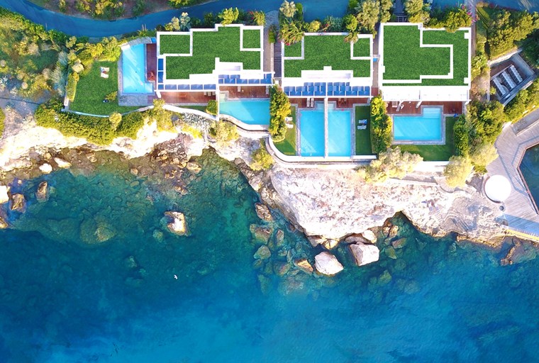 Οι παρά θίν' αλός απολαύσεις στο Grand Resort Lagonissi