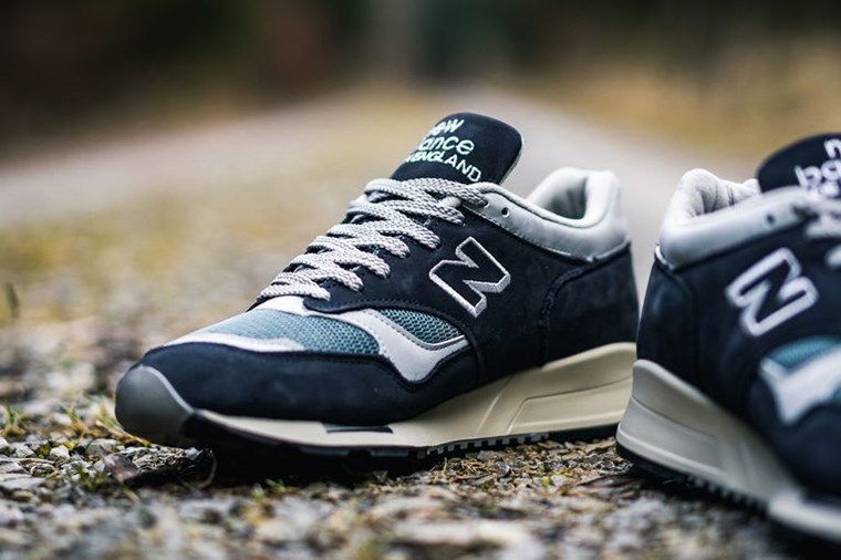 Αυτό το ζευγάρι New Balance έγινε 30 και επανακυκλοφορεί