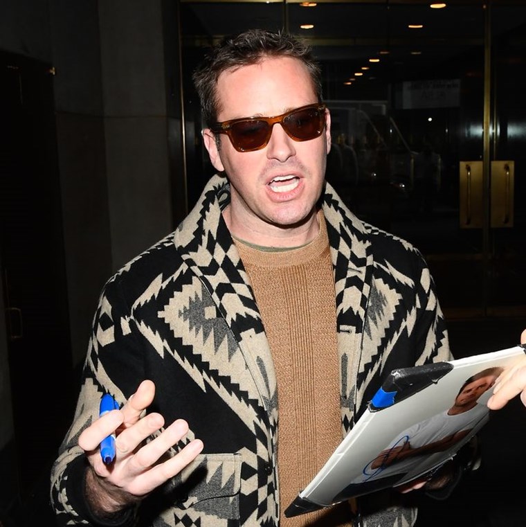 Ο Armie Hammer μόλις επέστρεψε τα ethnic prints στην αντρική μόδα