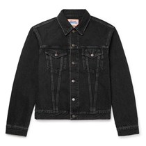 Το μαύρο τζην μπουφάν είναι ο καλύτερός σου φίλος