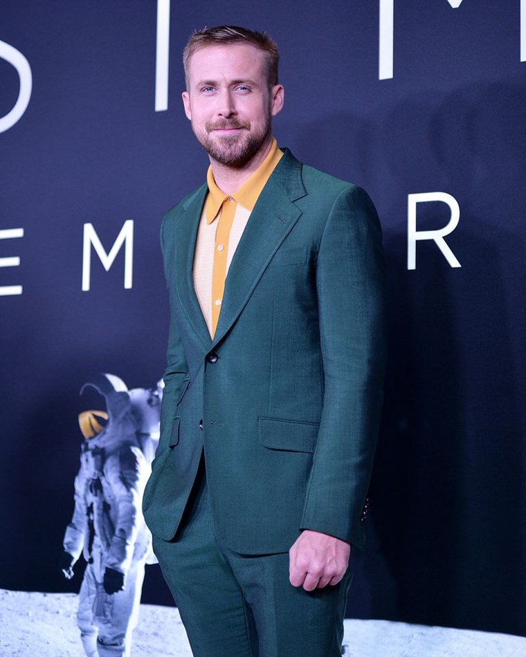 Ο Ryan Gosling πέτυχε έναν από τους πιο τολμηρούς χρωματικούς συνδυασμούς σε κοστούμι