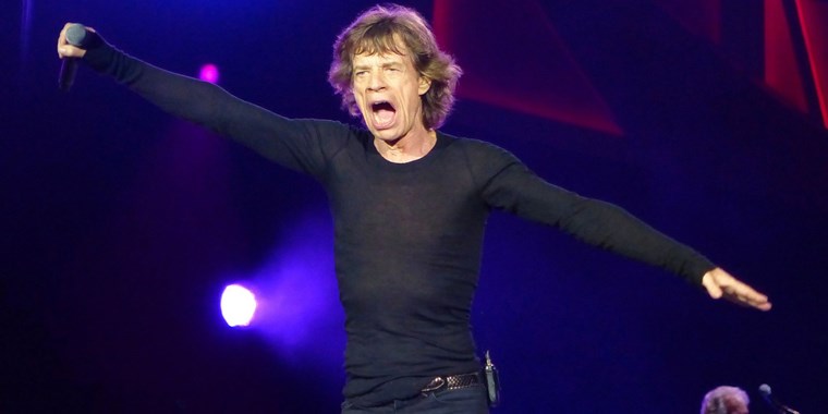 Πώς τα καταφέρνει ο Mick Jagger και τρέχει στα 74 του τρεις ώρες πάνω στη σκηνή;