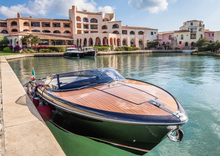 Διακοπές σαν του James Bond στη Σαρδηνία