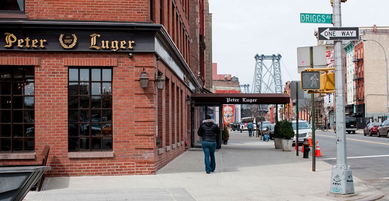 Η ιστορία του Peter Luger, του θρυλικού steakhouse της Νέας Υόρκης