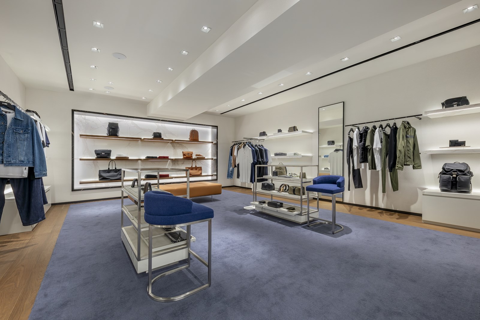 O Michael Kors εγκαινιάζει νέο κατάστημα στο κέντρο της Αθήνας