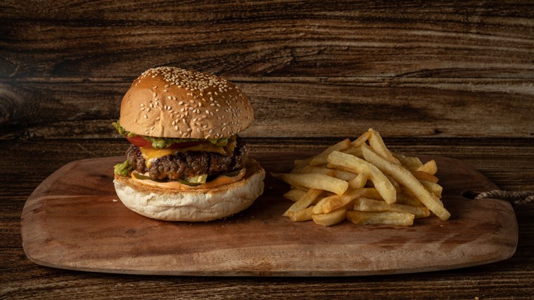 5 απίθανα αθηναϊκά burgers και πώς θα τα φας αμέσως