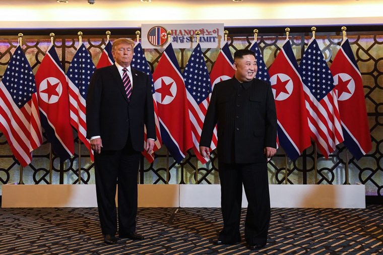 Άβολες φωτογραφίες από τη σύνοδο Donald Trump - Kim Jong-un