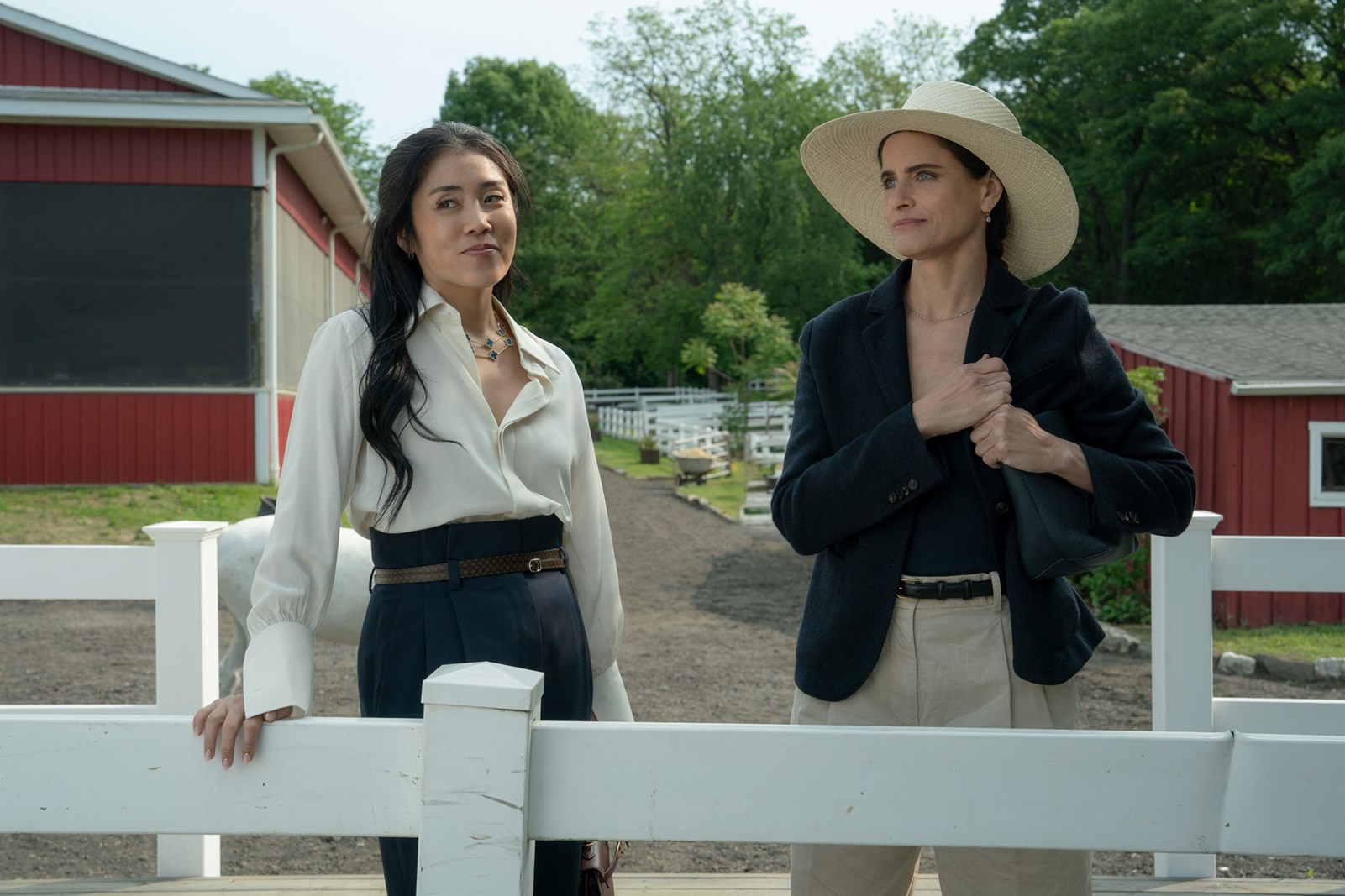 Η σειρά Your Friends & Neighbors του Apple TV 2