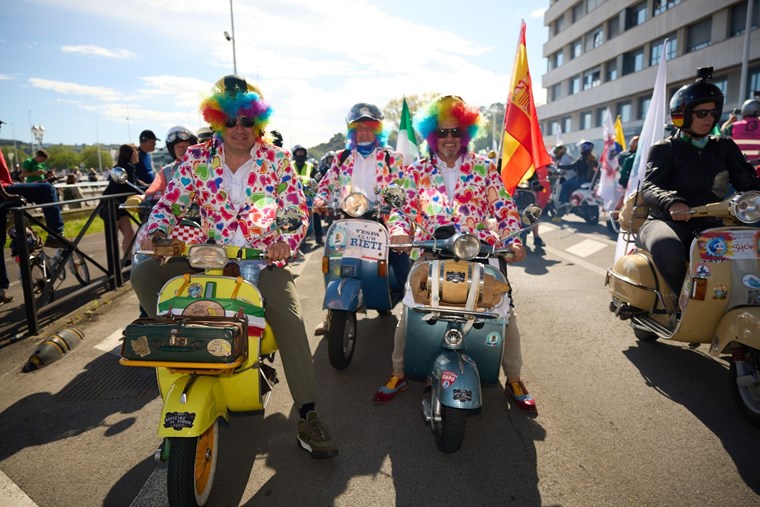 Vespa World Days 2025: 4.000 Vespa από 38 χώρες μαζί