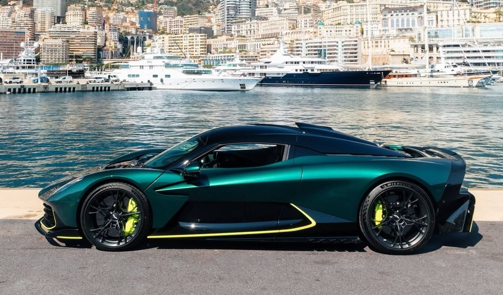 Τσιτσιπάς Aston Martin Valhalla