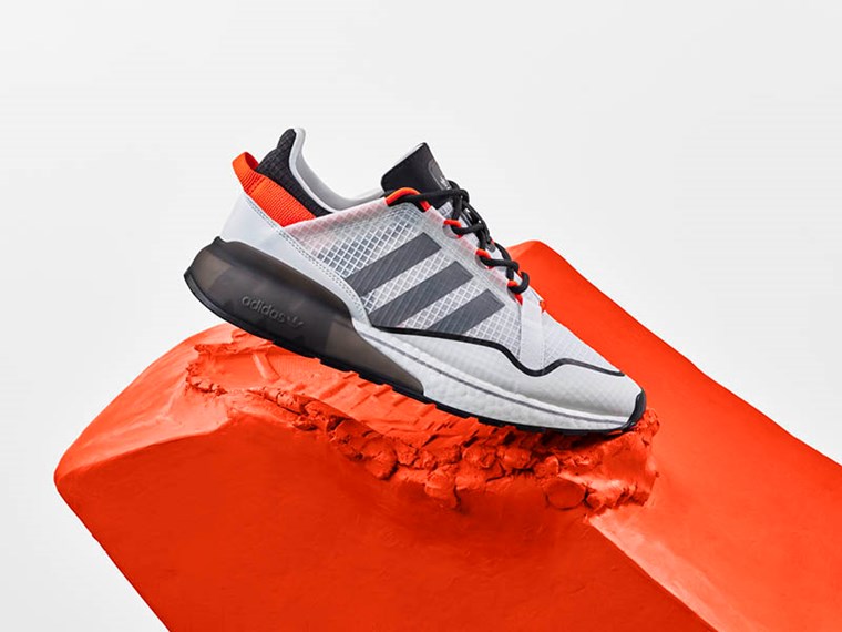 Σπάζοντας όλες τις συμβάσεις με τα Adidas ZX 2K Pure