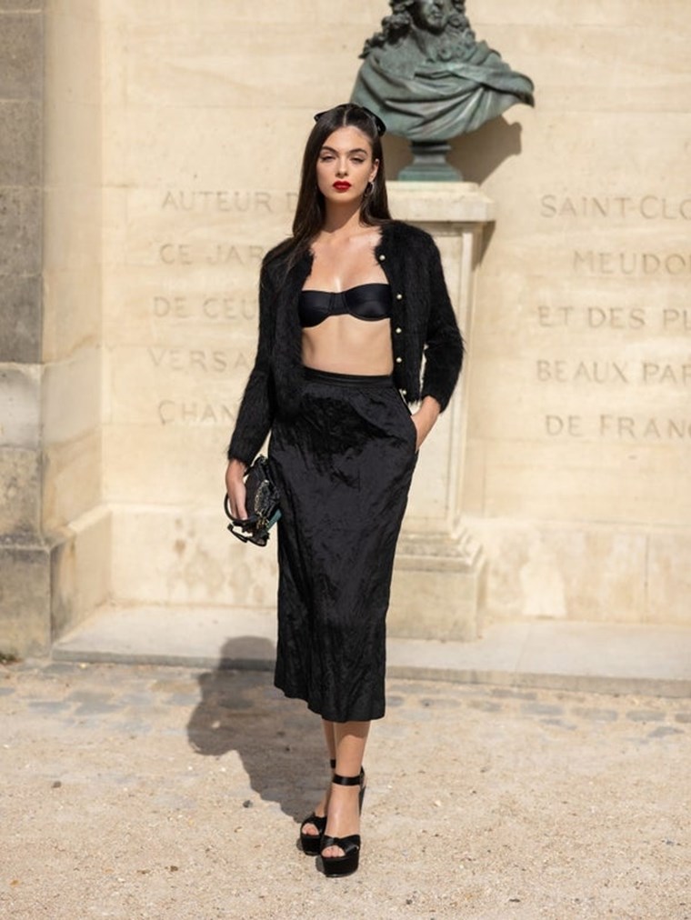 Η Deva Cassel βαδίζει στα χνάρια της Monica Bellucci