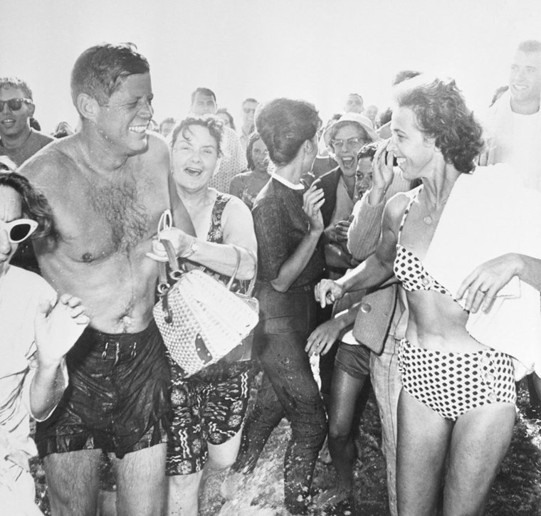 ΤΖΟΝ Φ ΚΕΝΕΝΤΙ