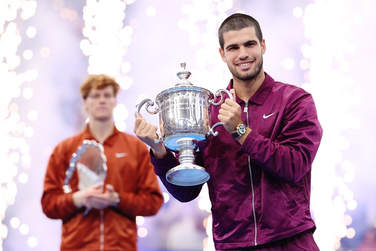 Ο Carlos Alcaraz με το τρόπαιο του US Open