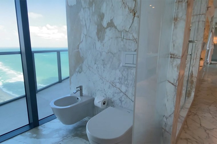 Το μπάνιο του ενός εκατομμυρίου