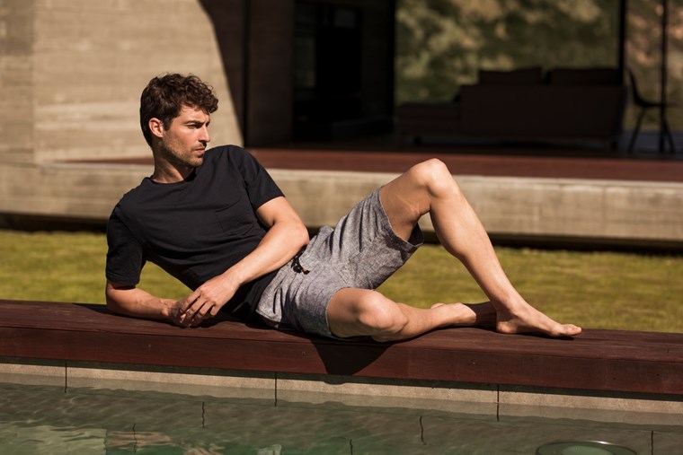 MAN WITH LINEN CLOTHES