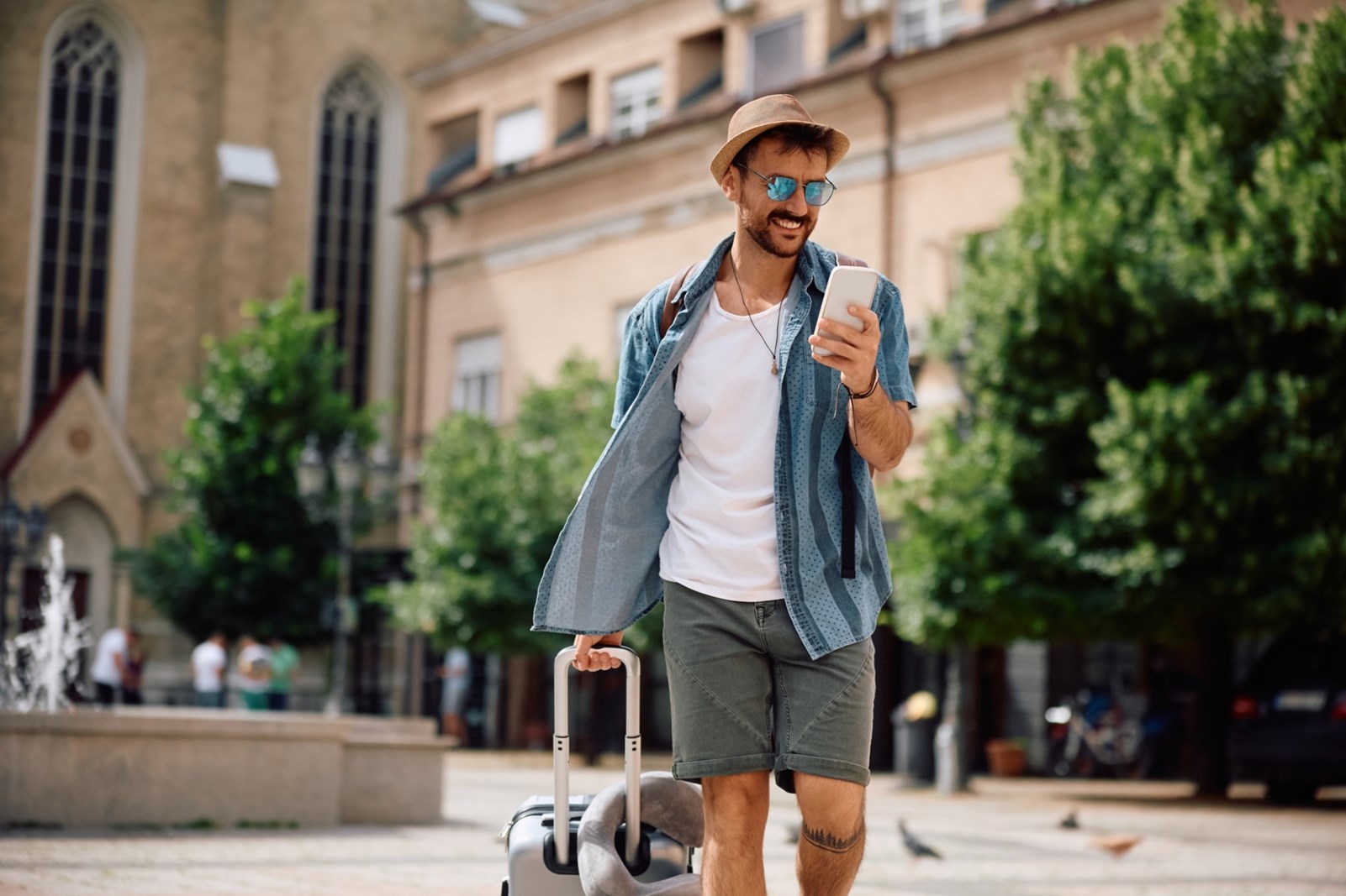 Ένας άνδρας κάνει solo travelling