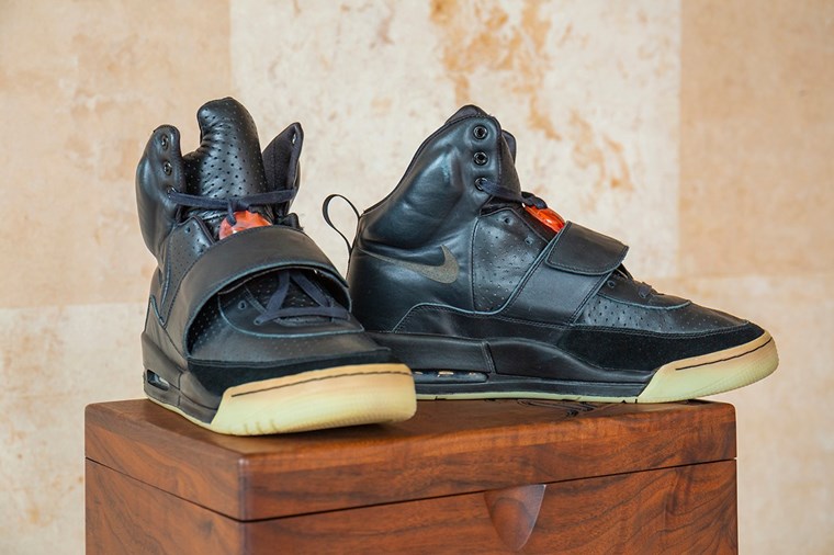 Tα πρώτα Nike Air Yeezy του Kanye West βγαίνουν στο σφυρί