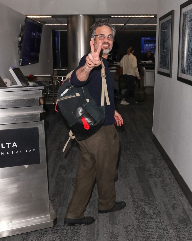 To άψογο flight outfit του Mark Ruffalo