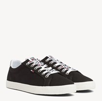 ΤΖΗΝ ΣΝΙΚΕΡΣ