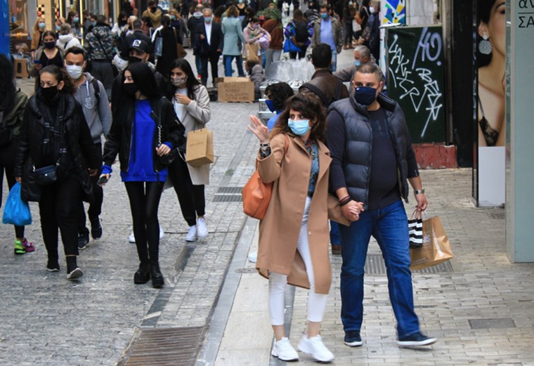 H αποκλιμάκωση της Όμικρον οδηγεί σε χαλάρωση των μέτρων