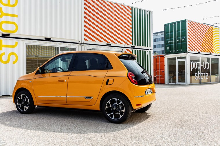 Το νέο Renault TWINGO κλείνει το μάτι στις αστικές μετακινήσεις