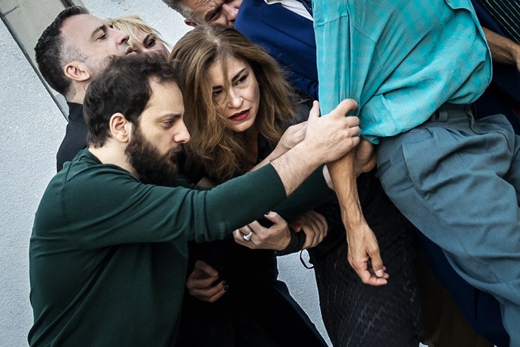 Οι viral 'Πέρσες' του Δημήτρη Καραντζά ζουν στο σήμερα