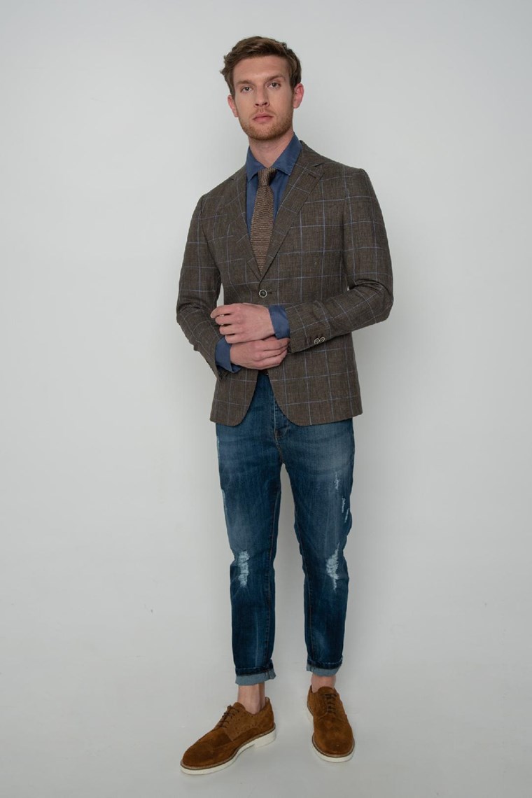 MAN IN TOTAL ROCOCO OUTFIT