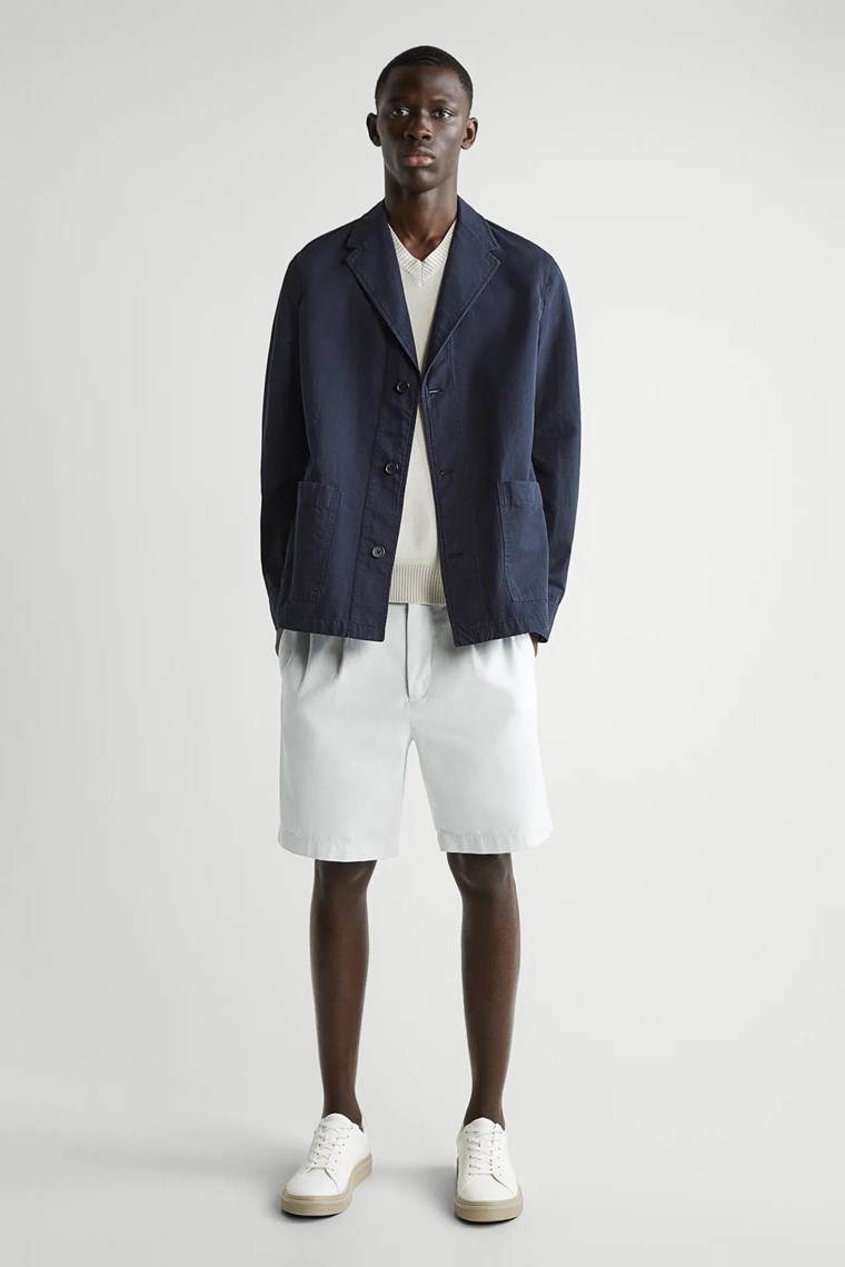 MODEL WITH TOTAL ZARA LOOK